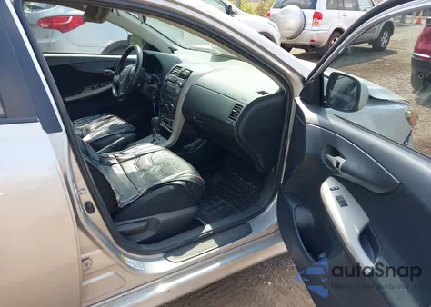 2010 Toyota Corolla S z USA, uszkodzony, nr VIN 2T1BU4EE2AC456016